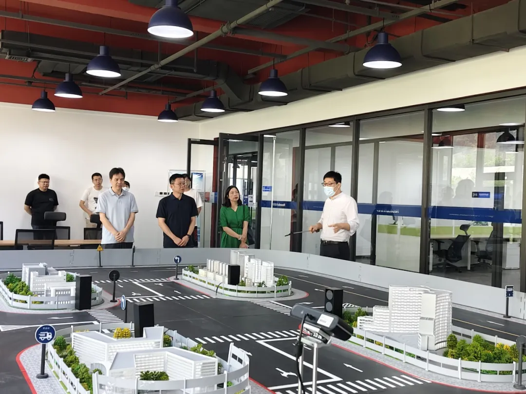 上海行健职业学院一行到访彩名堂官网教育科技集团参观研讨